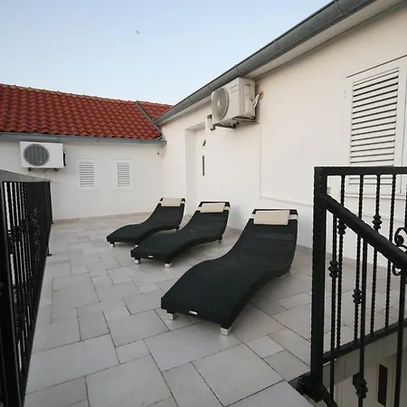 House Sakarun * فيلي رات