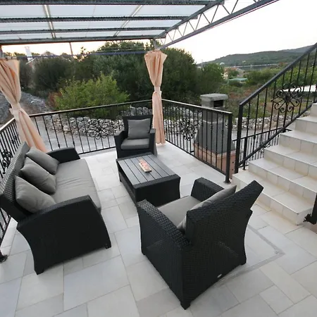 بيت للعطل House Sakarun فيلي رات