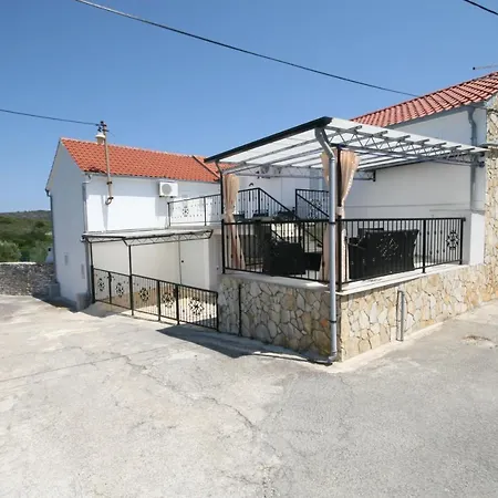 House Sakarun