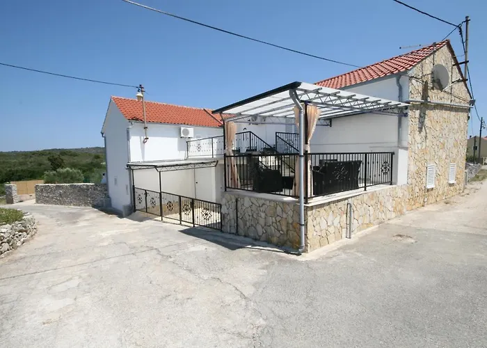 House Sakarun