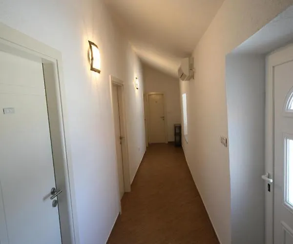 בית נופש House Sakarun ולי ראט