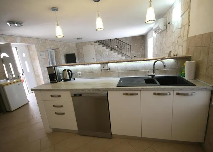 House Sakarun