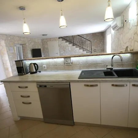 House Sakarun