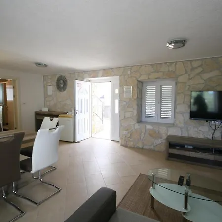 House Sakarun Veli Rat