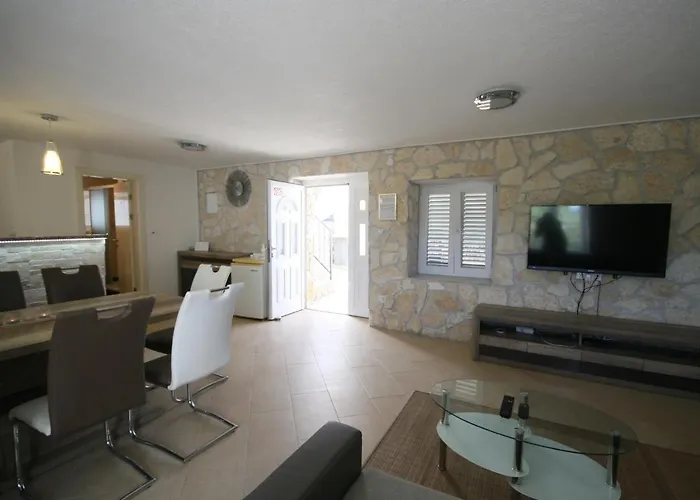 House Sakarun Veli Rat