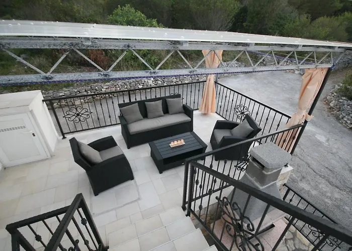 Semesterbostad House Sakarun