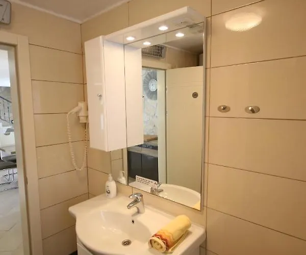 Semesterbostad House Sakarun *